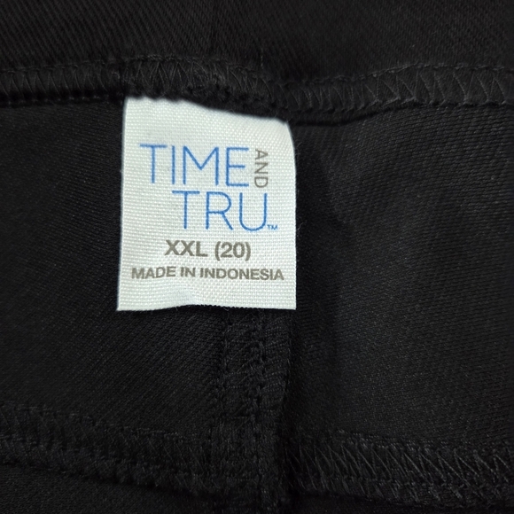 Black Capri Jeggings XXL (20) Fitted Stretch Pull-On Back Pockets Plus Size New - Picture 7 of 11